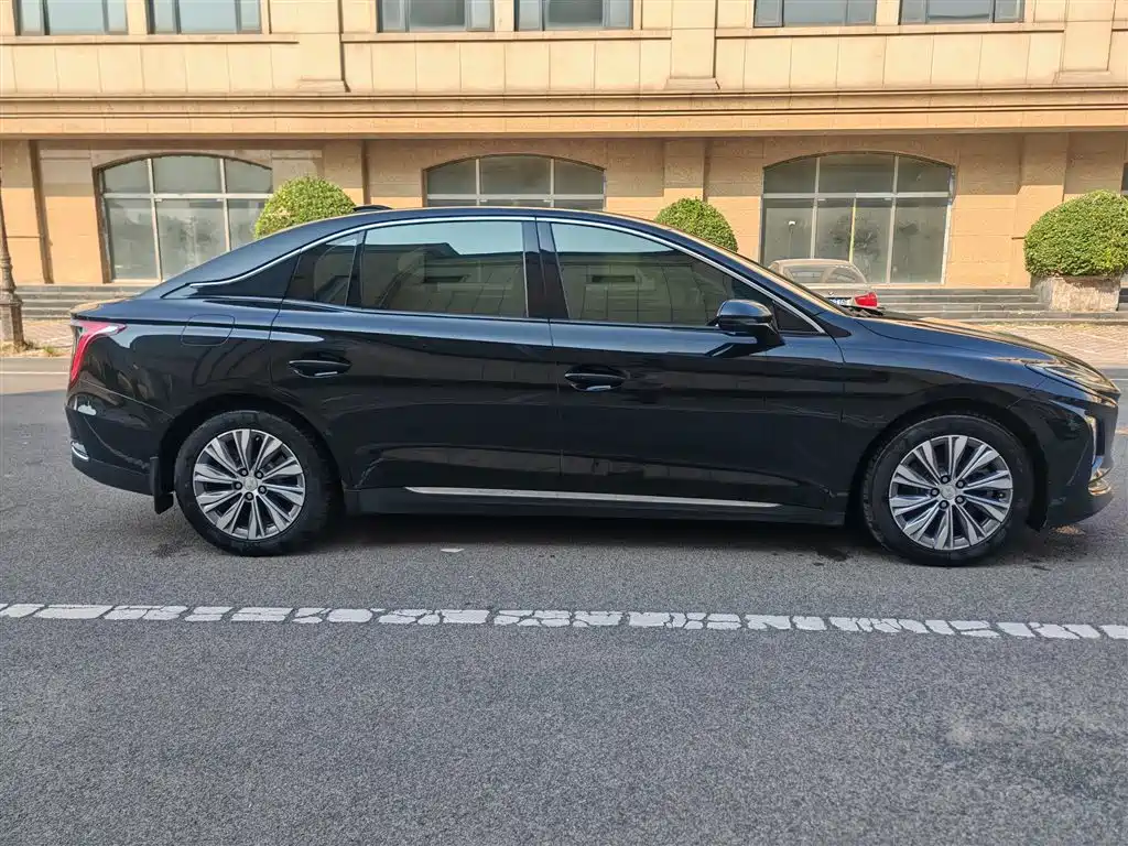 Hongqi Hongqi E-QM5 — миниатюра 7