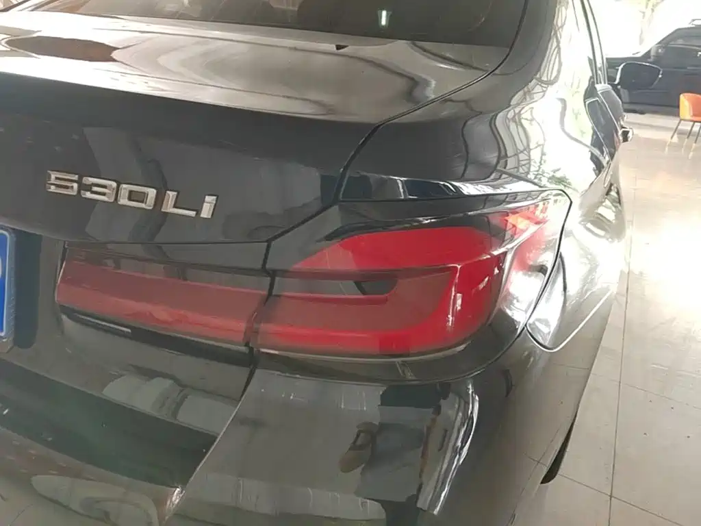 BMW 5 Series — миниатюра 8
