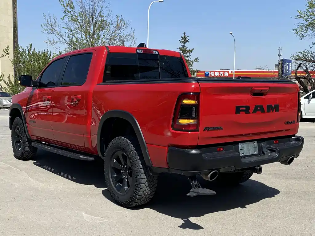Ram Trucks 2023 5.7L