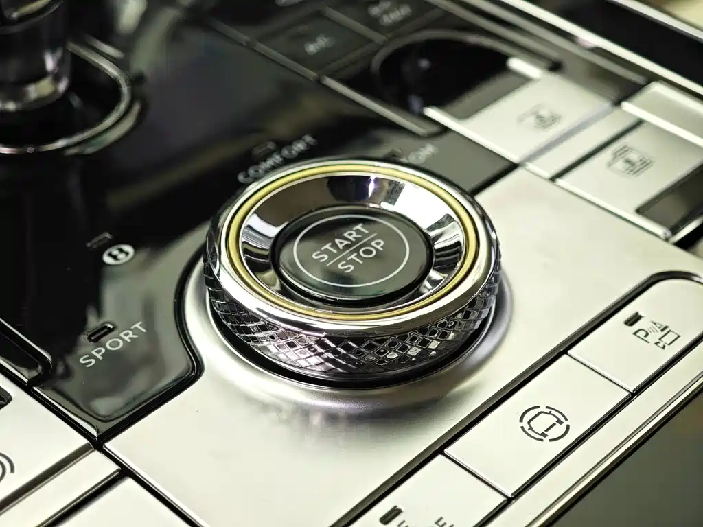 Bentley Flying Spur PHEV — миниатюра 13