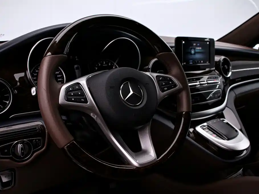 Mercedes-Benz V-Class (Import) — миниатюра 7
