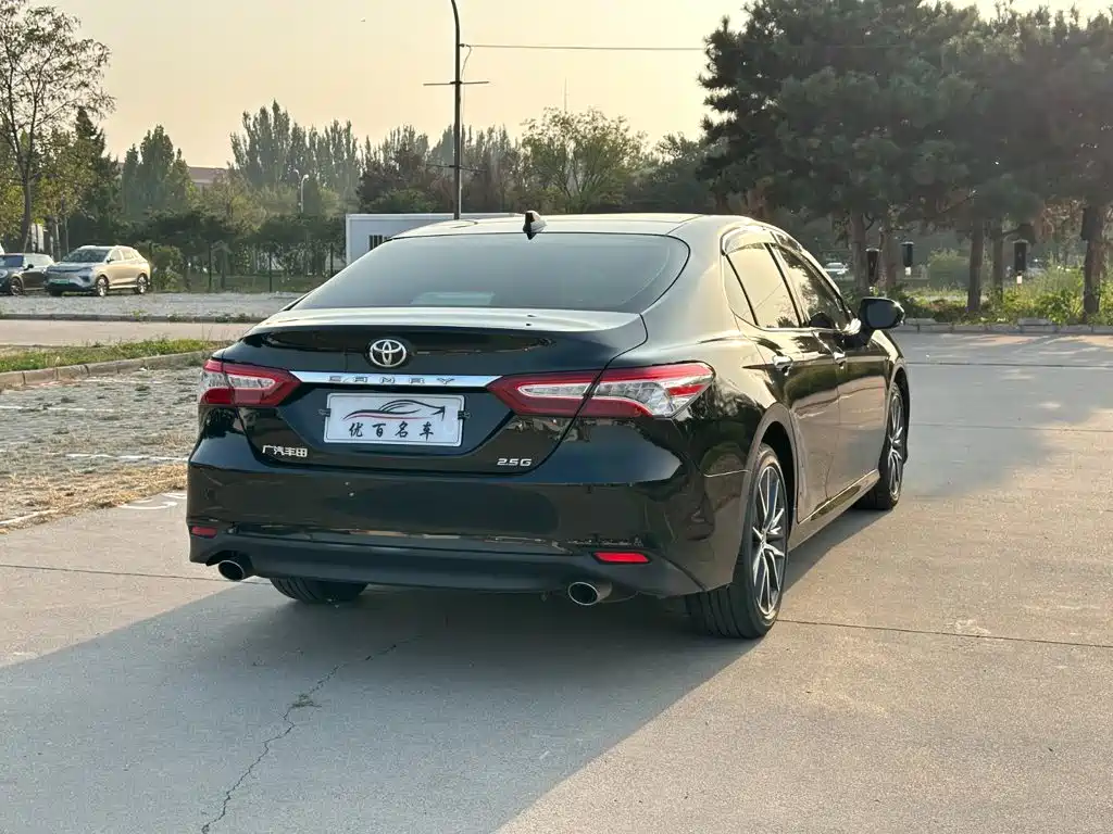 Toyota Camry — миниатюра 6
