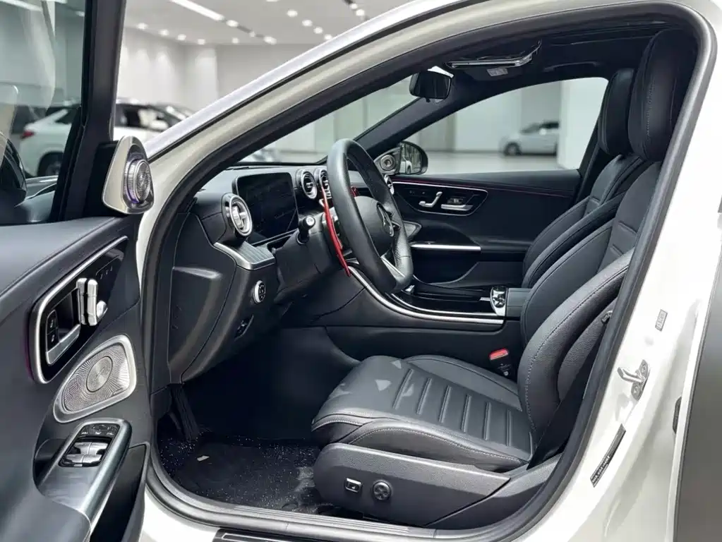 Mercedes-Benz C-Class — миниатюра 13