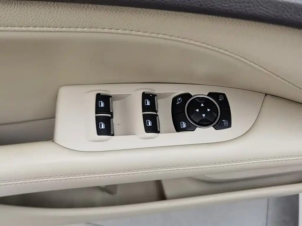 Lincoln MKZ — миниатюра 9