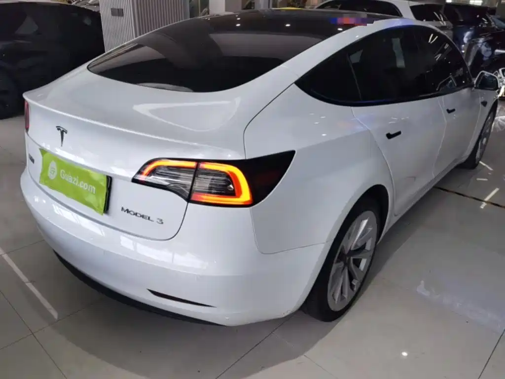 Tesla Model 3 — миниатюра 7