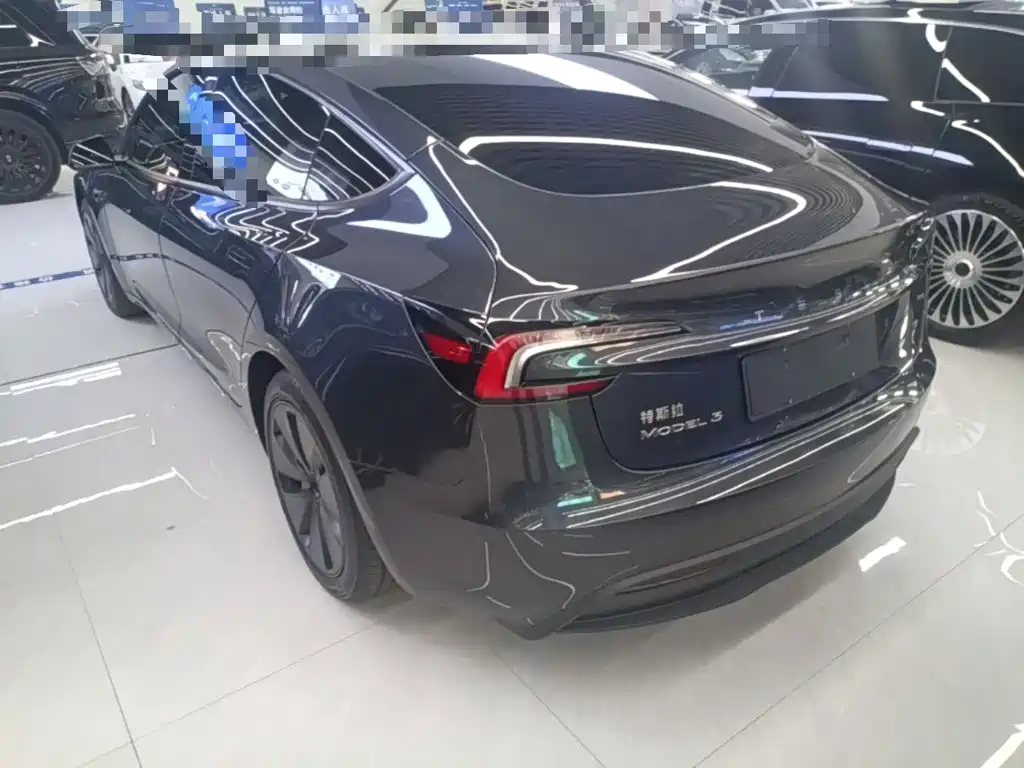 Tesla Model 3 — миниатюра 5