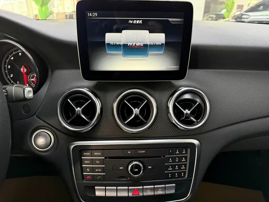Mercedes-Benz GLA — миниатюра 11