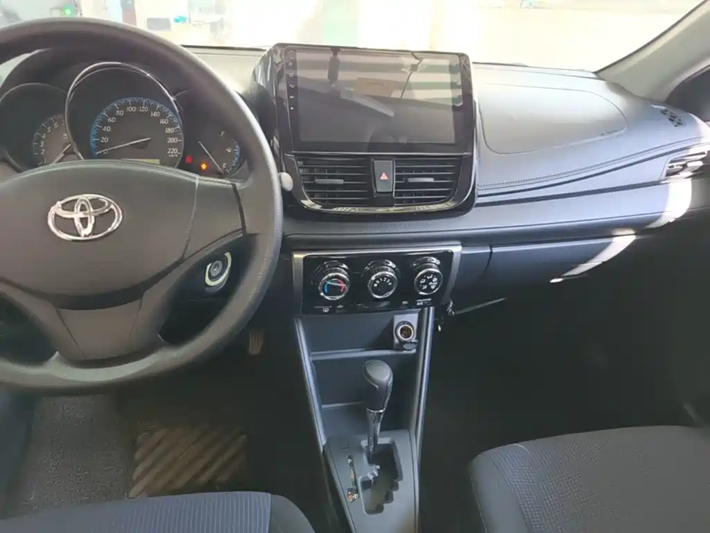 Toyota Yaris L — миниатюра 13