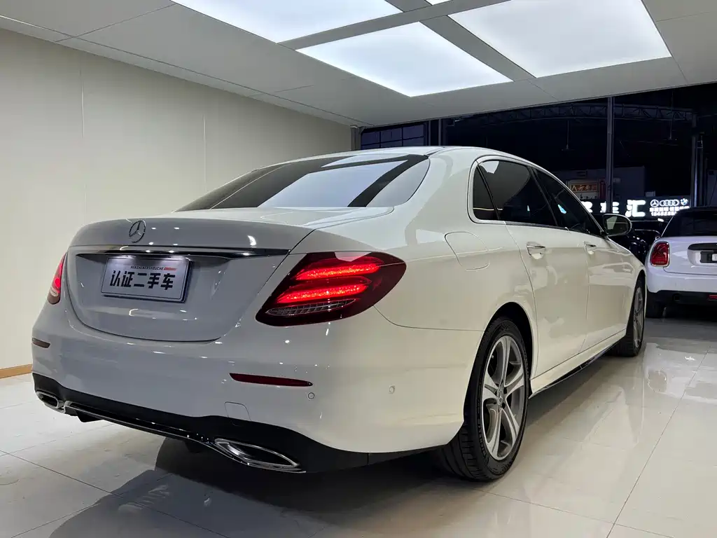 Mercedes-Benz E-Class — миниатюра 18