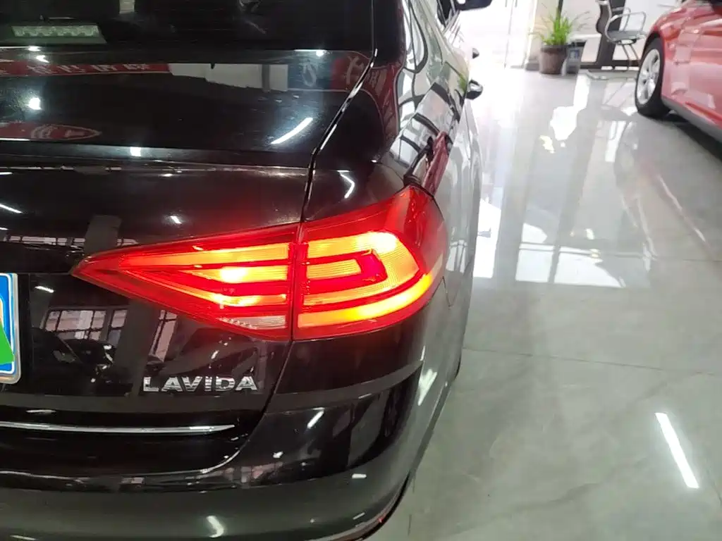 Volkswagen Lavida — миниатюра 8