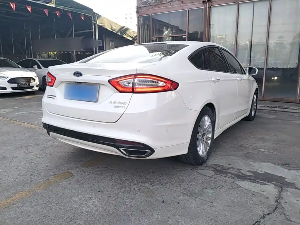 Ford Mondeo — миниатюра 7