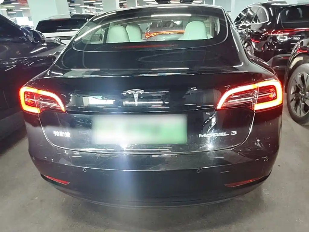 Tesla Model 3 — миниатюра 4