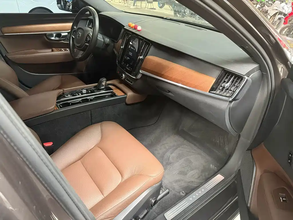 Volvo S90 — миниатюра 7