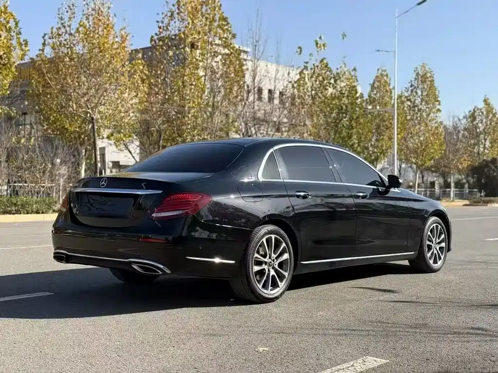 Mercedes-Benz E-Class — миниатюра 6