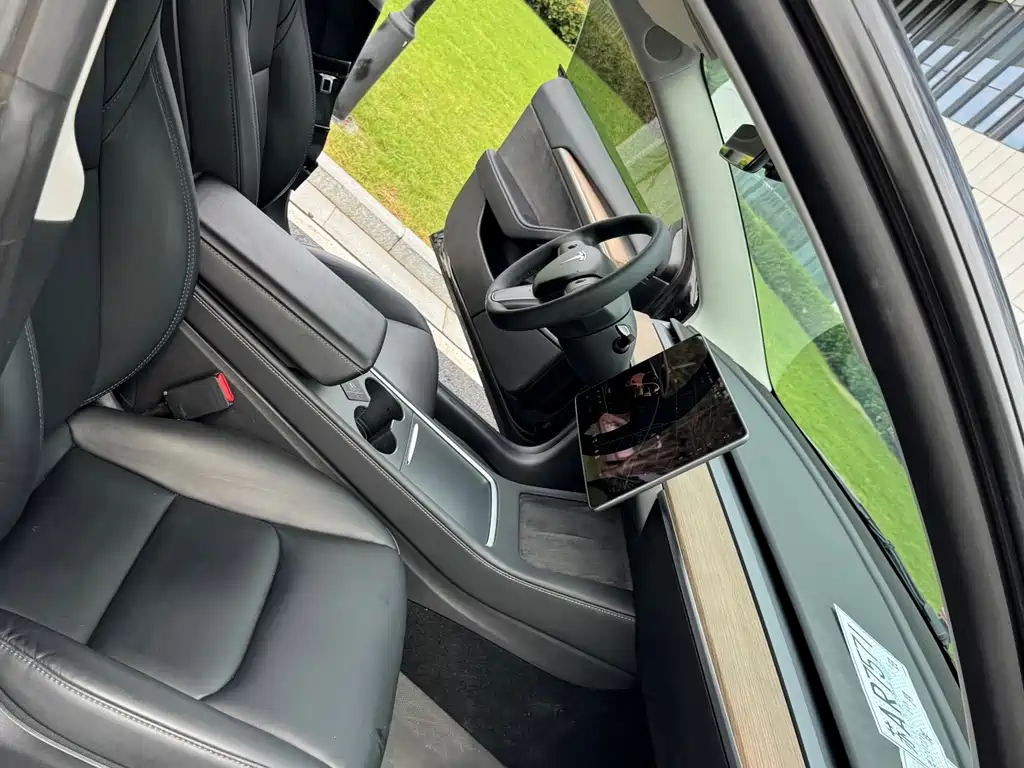 Tesla Model 3 — миниатюра 16