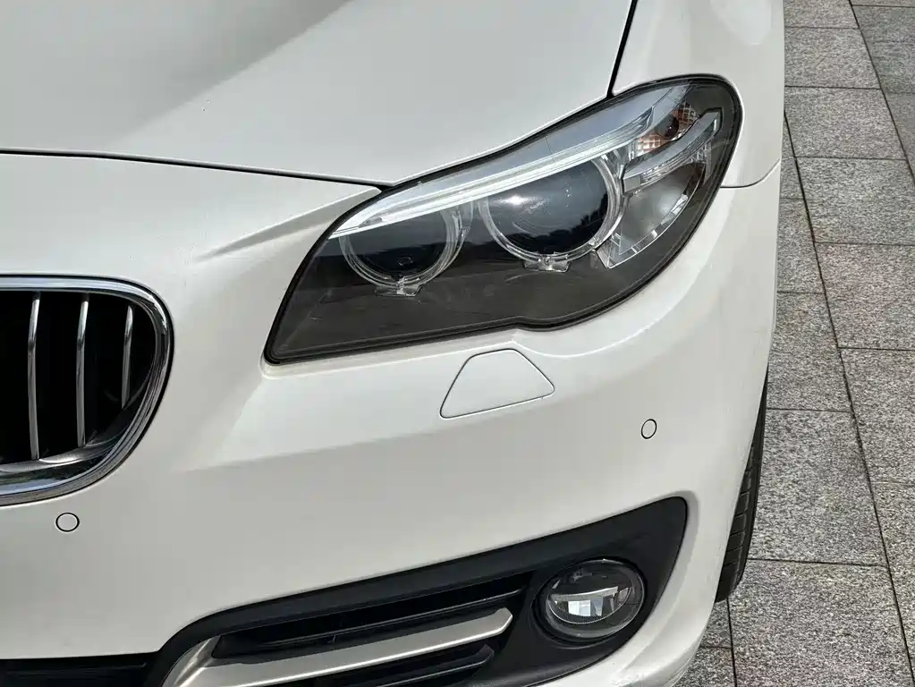 BMW 5 Series — миниатюра 12