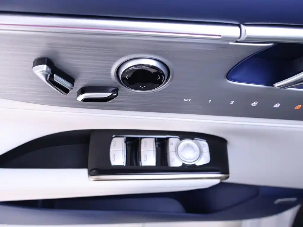 Buick GL8 Hybrid — миниатюра 17