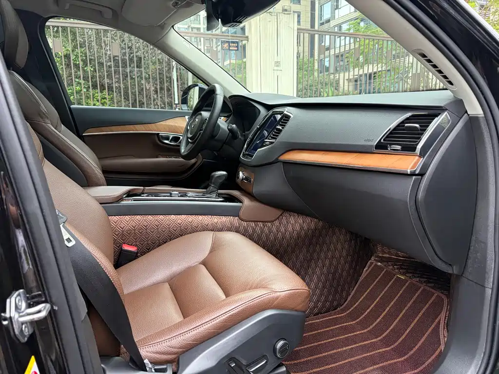 Volvo XC90 — миниатюра 24