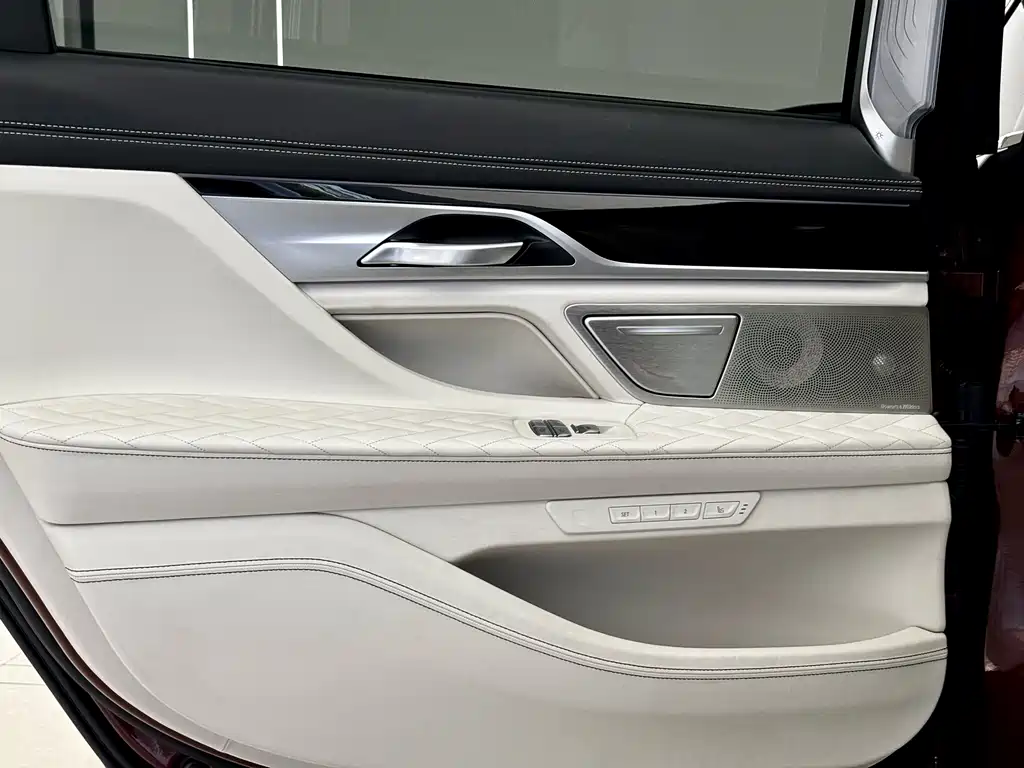 BMW 7 Series — миниатюра 19