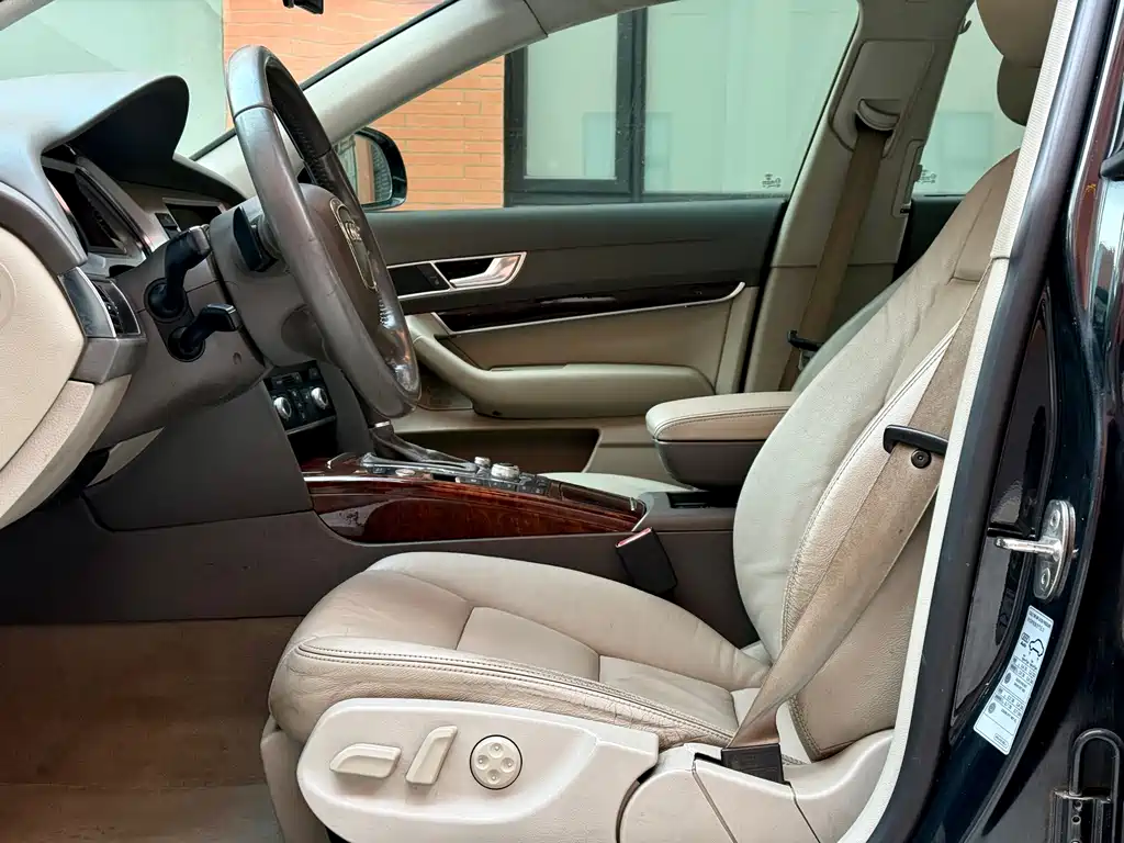 Audi A6L 2011 2.8 FSI Comfort