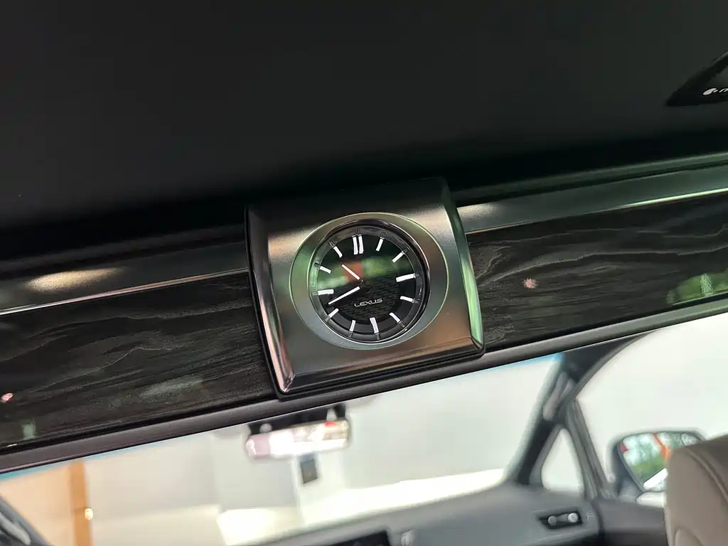 Lexus LM — миниатюра 21
