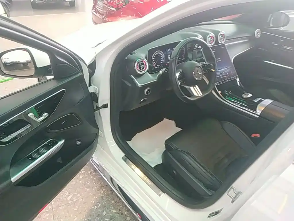 Mercedes-Benz C-Class — миниатюра 16