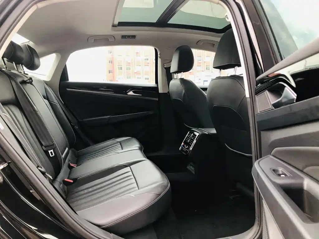 VOLKSWAGEN PASSAT NEW ENERGY