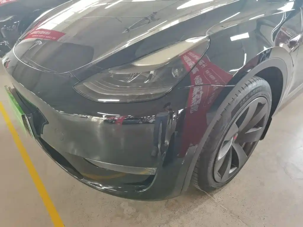 Tesla Model Y — миниатюра 24