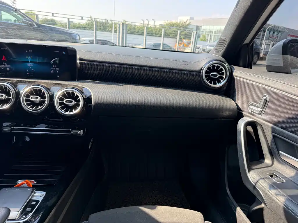 Mercedes-Benz A-Class — миниатюра 8
