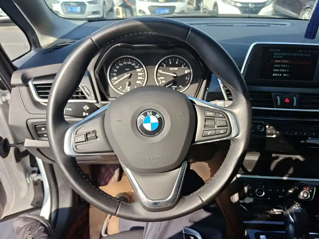 BMW 2 Series Active Tourer — миниатюра 11