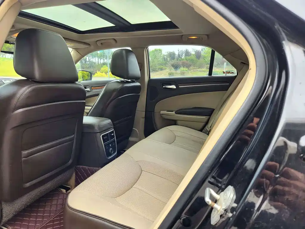 Chrysler 300C 3.6L Premium Comfort Edition, фото 12