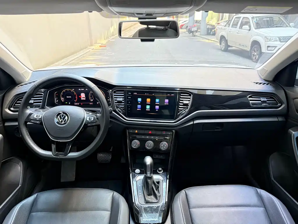 Volkswagen T-Roc — миниатюра 8