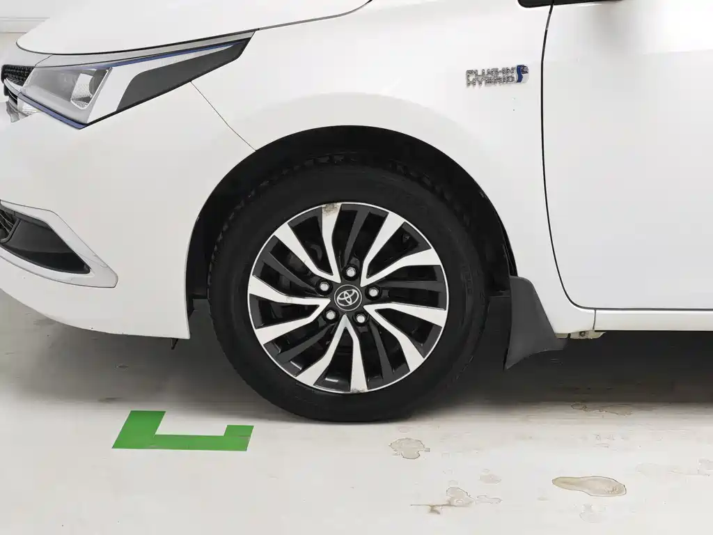 Toyota Corolla Hybrid — миниатюра 8
