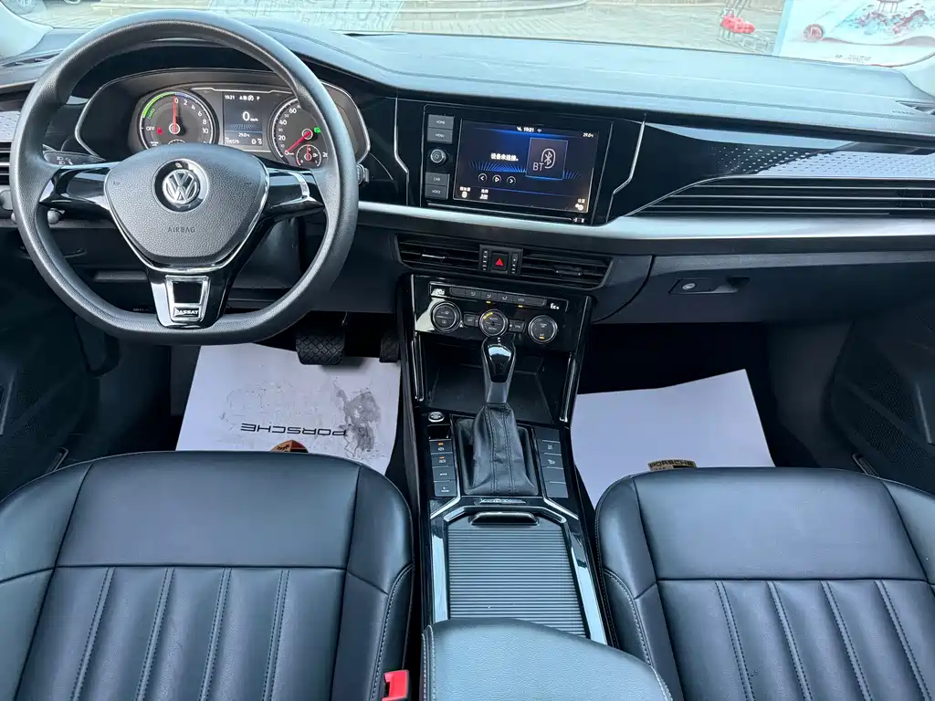 Volkswagen Passat PHEV — миниатюра 17