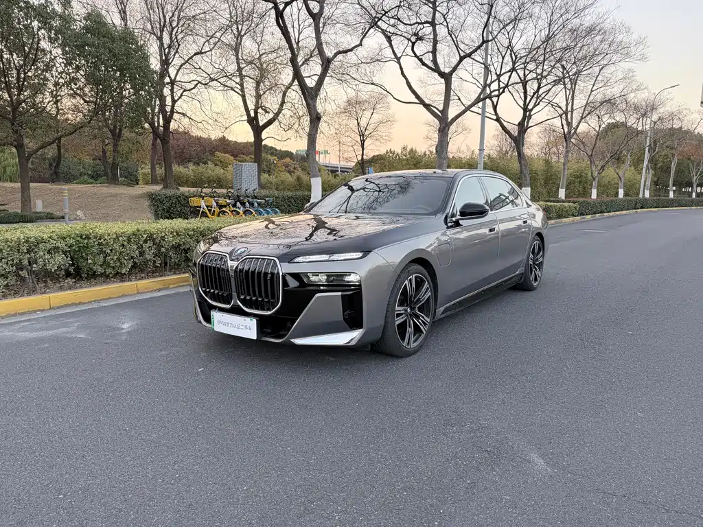 BMW I7
