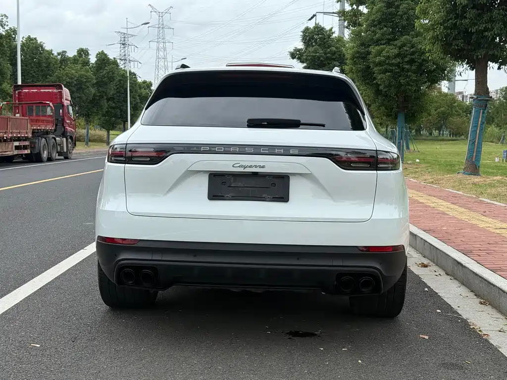 Porsche Cayenne — миниатюра 13