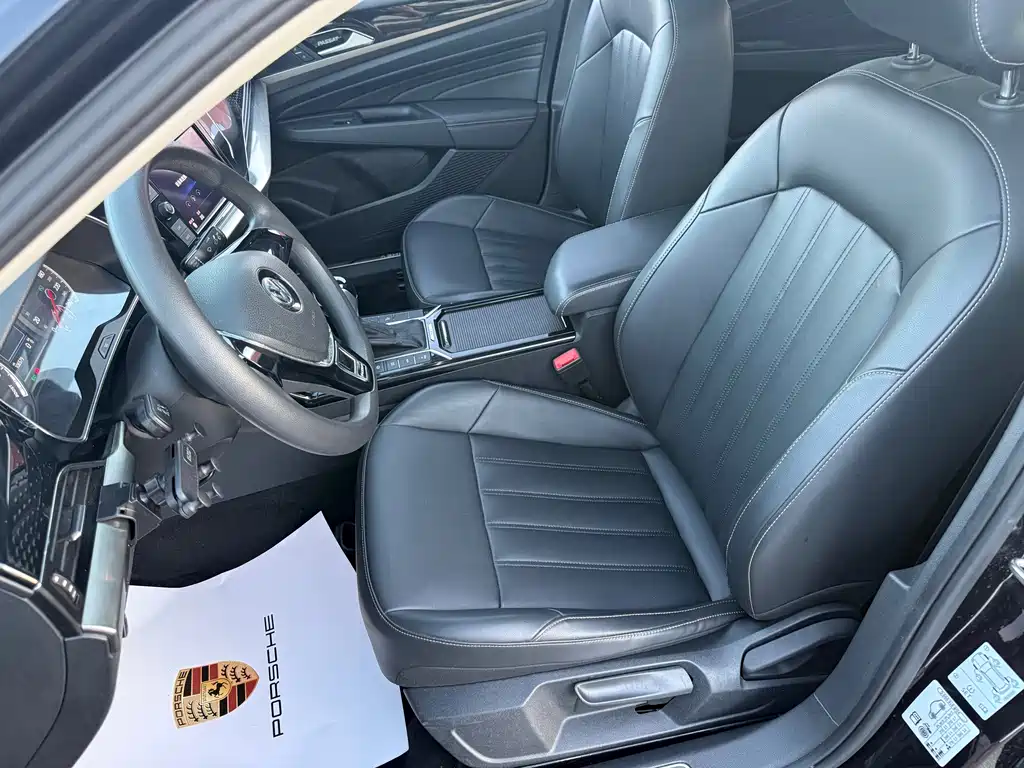 Volkswagen Passat PHEV — миниатюра 10
