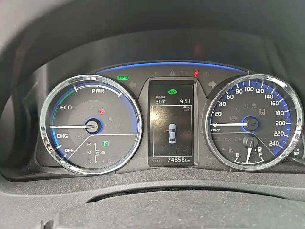 Toyota Corolla Hybrid — миниатюра 12