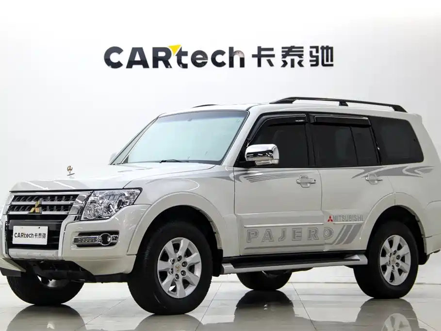 Mitsubishi Pajero (Import) 2024