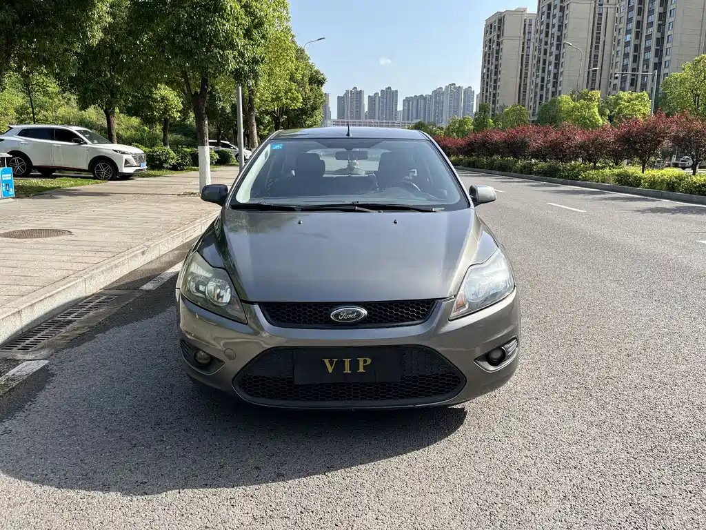 Ford Focus 2013 1.8L AT