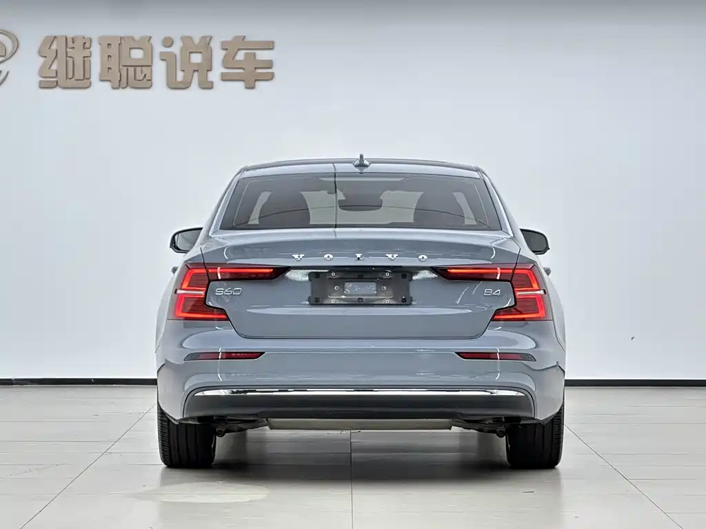 Volvo S60 2023 B4 Luxury