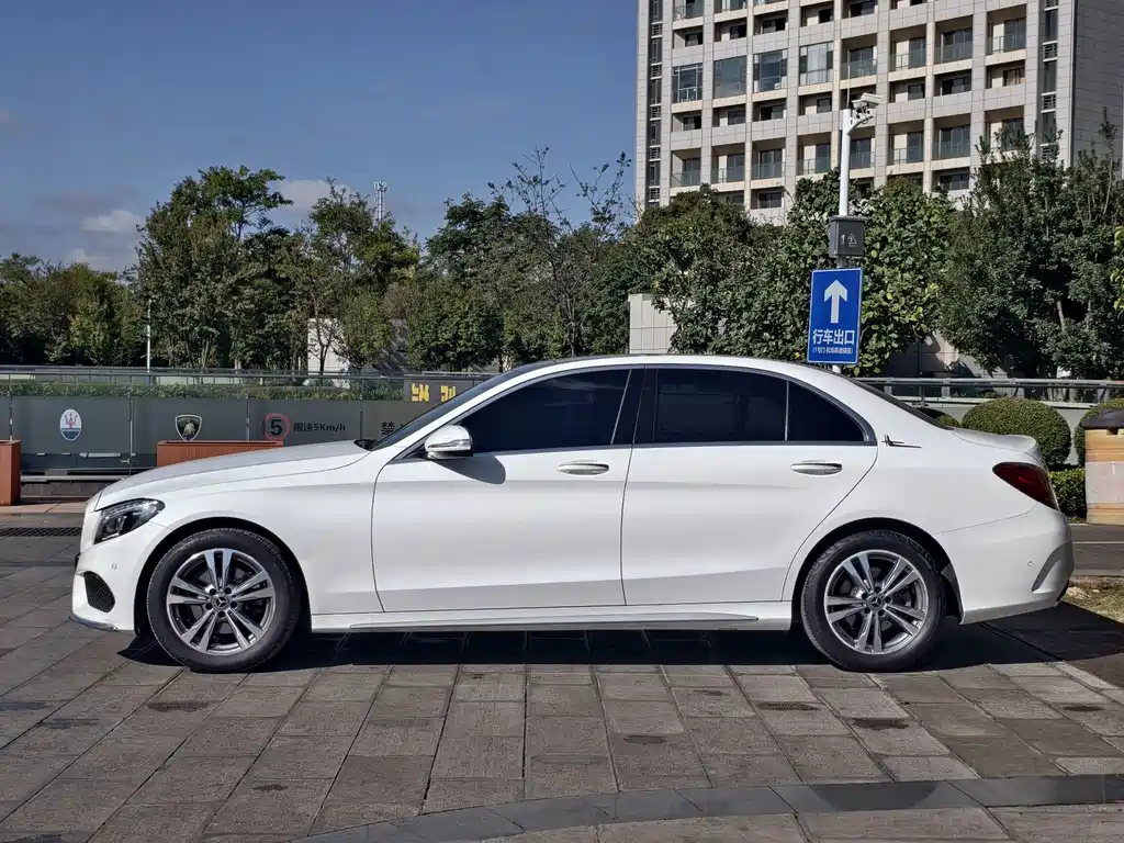 Mercedes-Benz C-Class — миниатюра 20