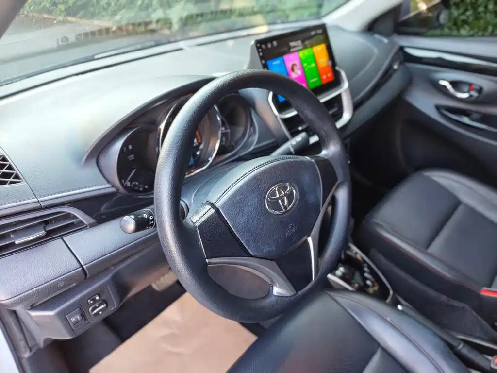 Toyota Yaris L — миниатюра 5