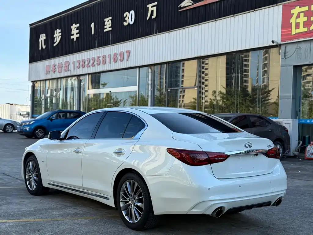 INFINITI Q50L