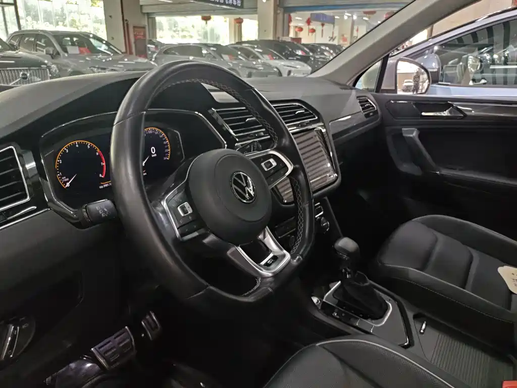 Volkswagen Tiguan L — миниатюра 8