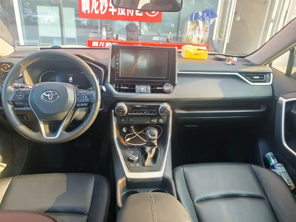 Toyota RAV4 — миниатюра 9