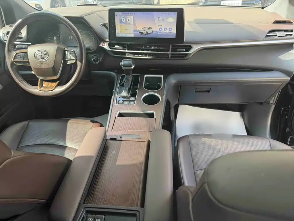 Toyota Granvia — миниатюра 14