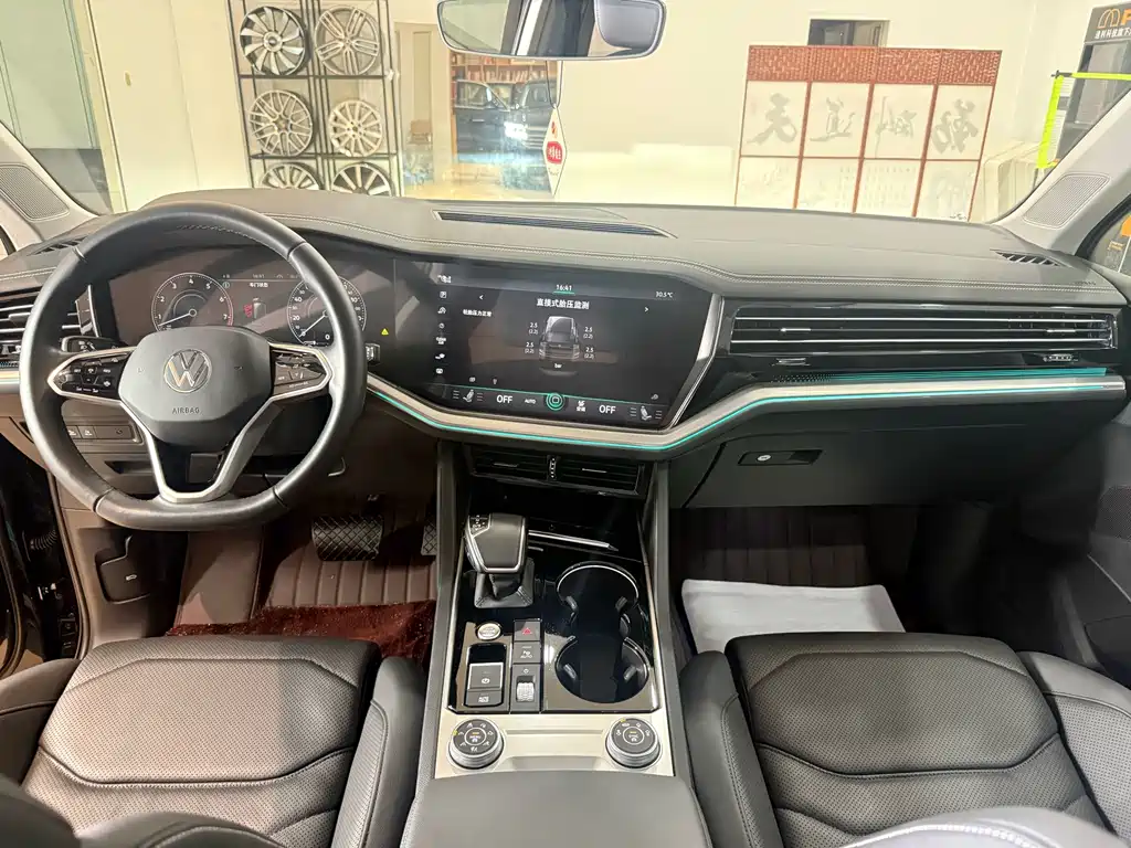 Volkswagen Touareg — миниатюра 18