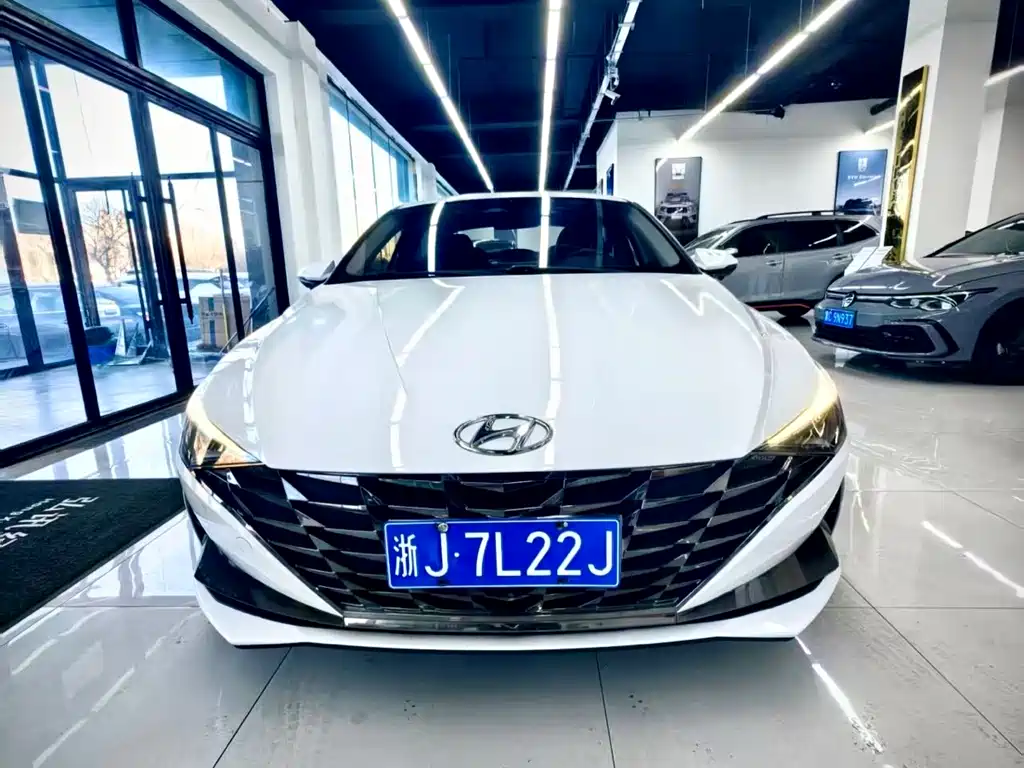 HYUNDAI ELANTRA