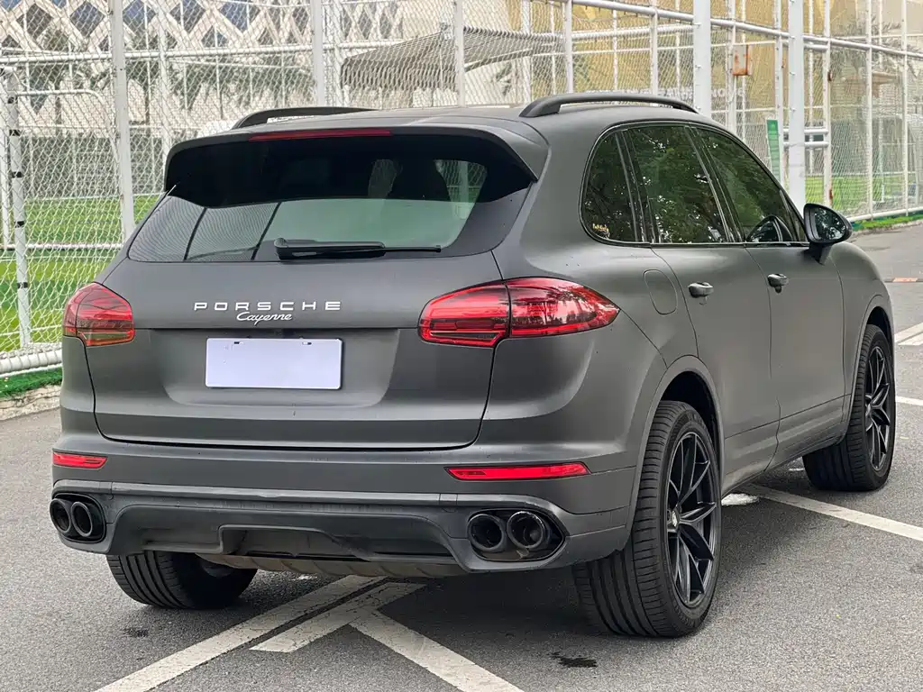 Porsche Cayenne — миниатюра 6